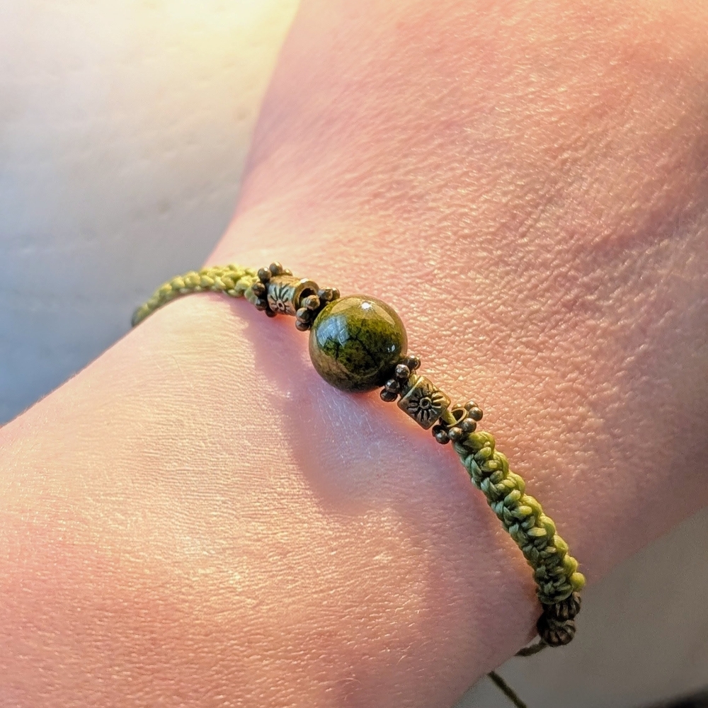 Elegant Green Beaded Bracelet